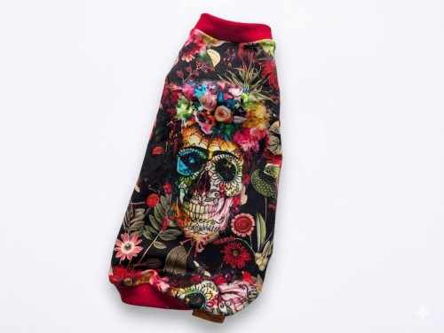 Ubranko dla kota w stylu Día de los Muertos – żywe kolory, wygodna koszulka1.jpg