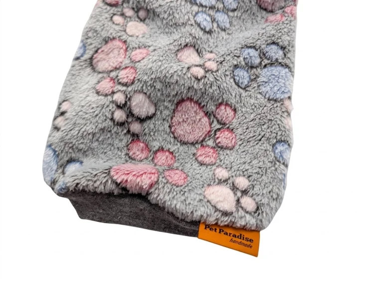 Polzrowa bluzka dla kota w łapki 4.jpg