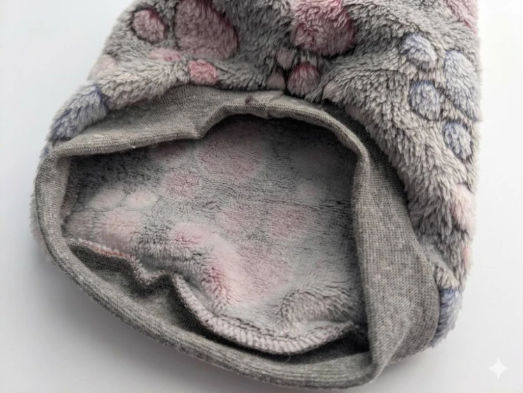 Polzrowa bluzka dla kota w łapki 5.jpg