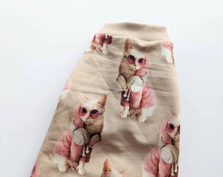 Bluzeczka dla kota - kot w słuchawkach i okularach3.jpg