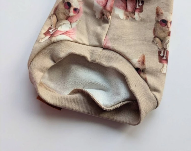 Bluzeczka dla kota - kot w słuchawkach i okularach5.jpg