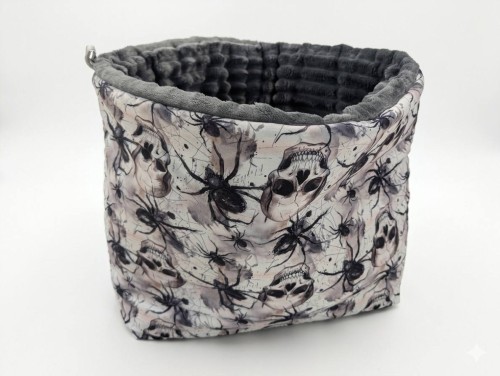 Worek Norek dla Kota i Psa – Pająki i Czaszki, Miękki Plusz2.jpg