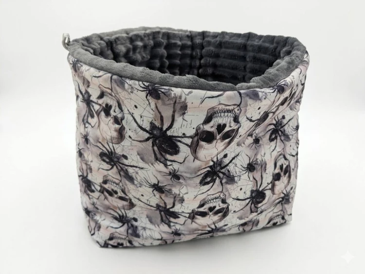 Worek Norek dla Kota i Psa – Pająki i Czaszki, Miękki Plusz2.jpg