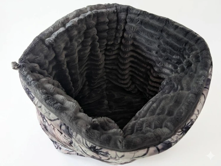 Worek Norek dla Kota i Psa – Pająki i Czaszki, Miękki Plusz3.jpg