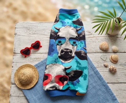 Bluzka dla kota „Summer Cows” – wakacyjny motyw, lekka i kolorowa.jpg