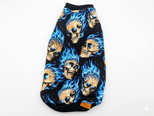 Ubranko dla kota z motywem czaszek i niebieskich płomieni1.jpg