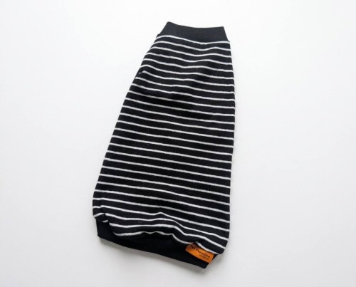 Ubranko dla kota „Black &amp; White” – pasiasta koszulka dla kota1.jpg