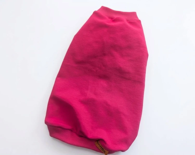 Ubranko dla kota jednokolorowe ciemny róż 1.jpg