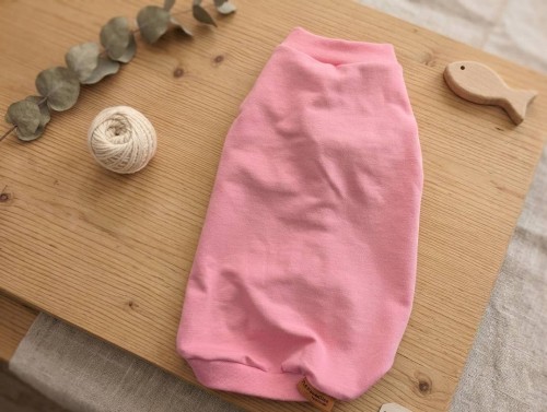 Ubranko dla kota jednokolorowe cukierkowy róż.jpg