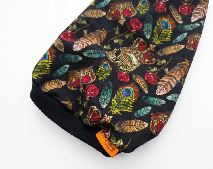 Ubranko dla kota „Barokowe Róże i Pióra”3.jpg