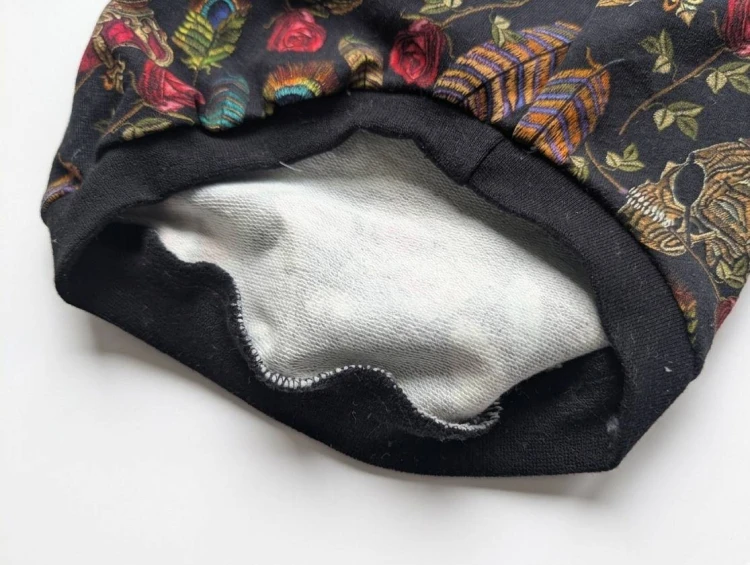 Ubranko dla kota „Barokowe Róże i Pióra”4.jpg