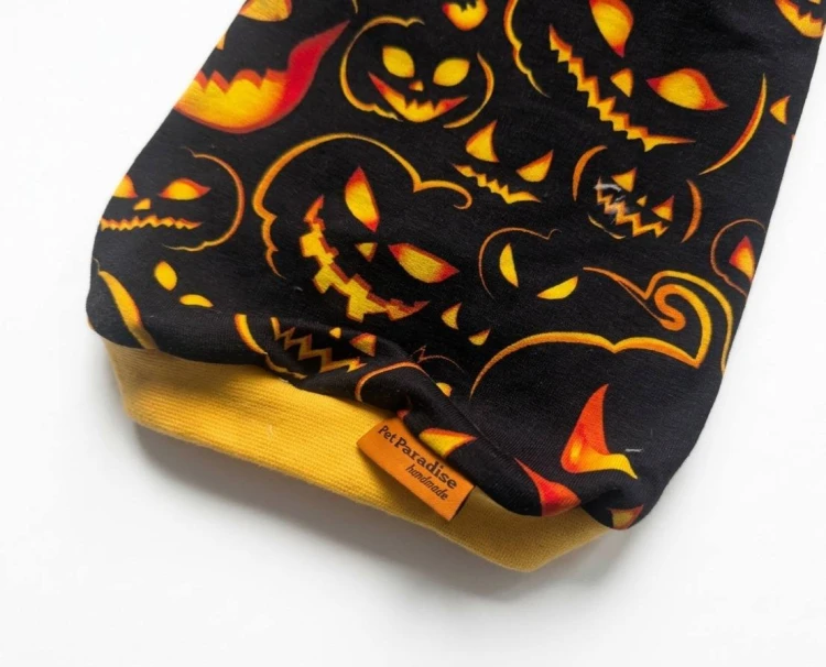 Czarna halloweenowa koszulka dla kota – dynie2.jpg
