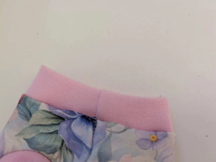 Pastelowa bluzka w kwiaty dla kota 6.jpg