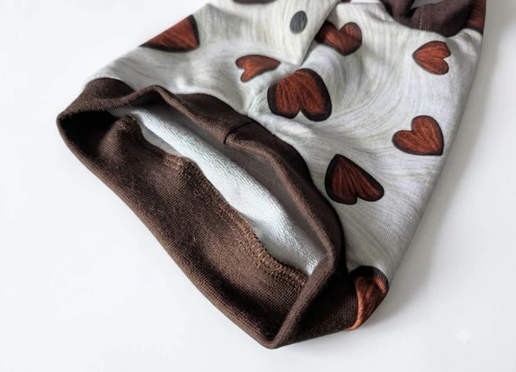 Bluza dla kota w brązowe serduszka – PetParadise Handmade 5.jpg
